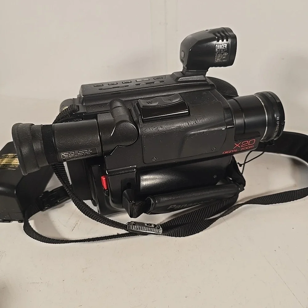 Panasonic Palmcorder X20 Digital Zoom PV-42 UNTESTED‎ Could Not Get Battery Char